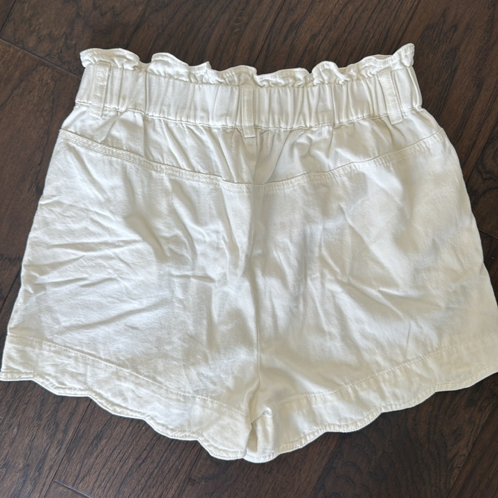 White Scalloped Women's Shorts - Picture 4 of 4